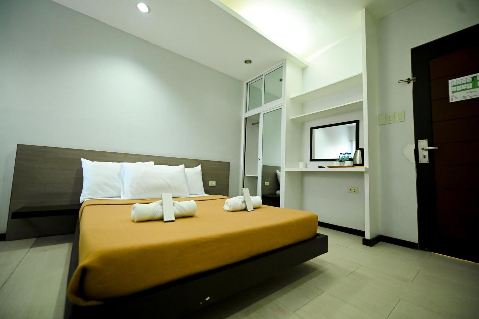 Blue Harbor Hotel Calapan Exteriér fotografie